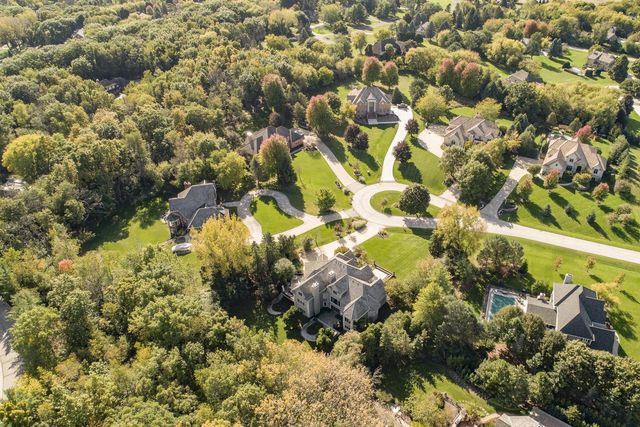 W305N2808 Foxwood COURT, Pewaukee, WI 53072