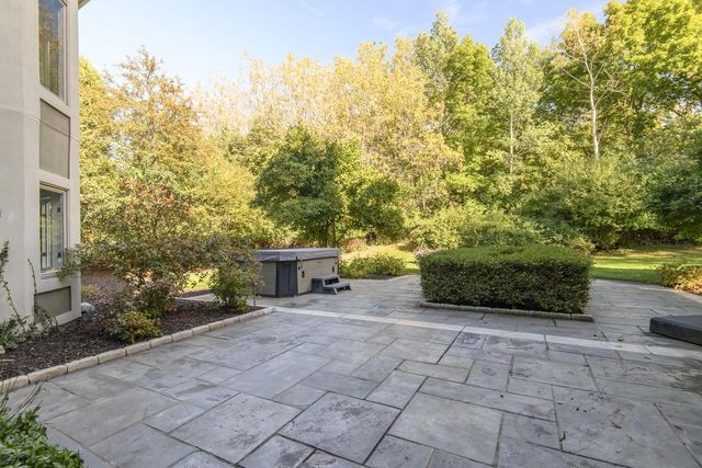 W305N2808 Foxwood COURT, Pewaukee, WI 53072