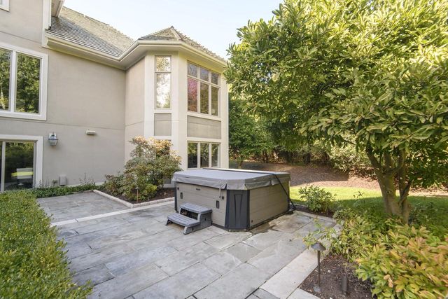 W305N2808 Foxwood COURT, Pewaukee, WI 53072