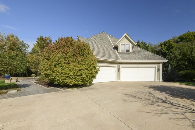 W305N2808 Foxwood COURT, Pewaukee, WI 53072