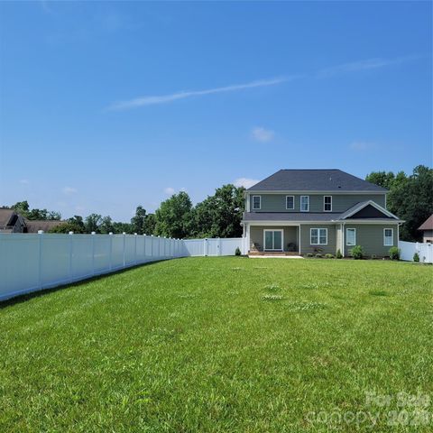 5118 Regents Park Drive, Hickory, NC 28602