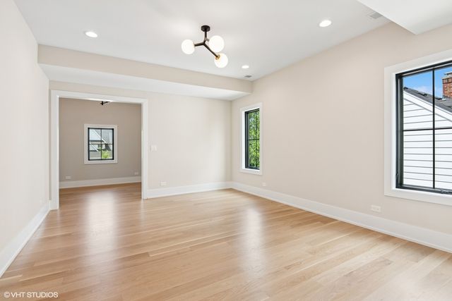 515 S Parkview Avenue, Elmhurst, IL 60126