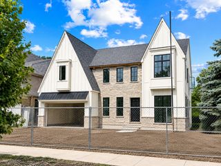 515 S Parkview Avenue, Elmhurst, IL 60126