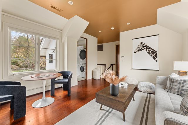 15 Cross Highway, Westport, CT 06880