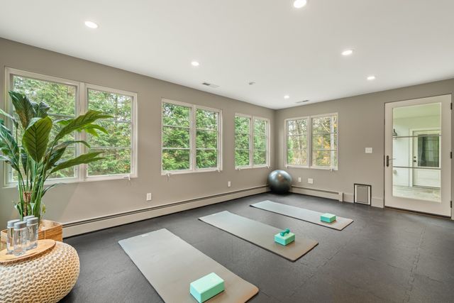 15 Cross Highway, Westport, CT 06880