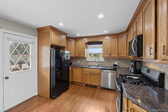 328 1st Avenue, Lindenhurst, NY 11757