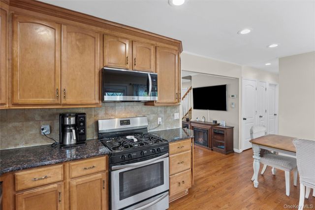 328 1st Avenue, Lindenhurst, NY 11757