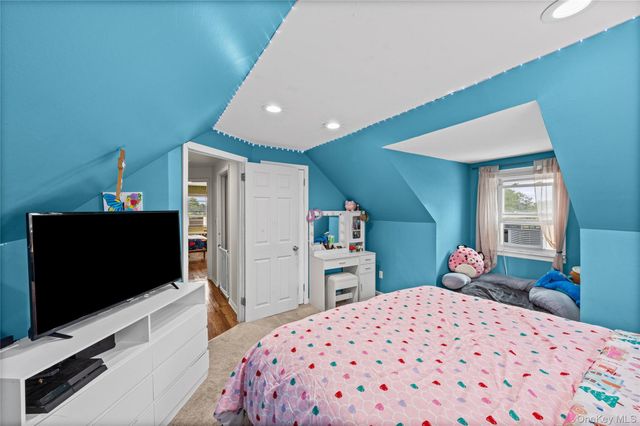 328 1st Avenue, Lindenhurst, NY 11757