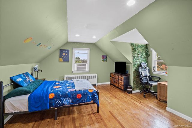 328 1st Avenue, Lindenhurst, NY 11757