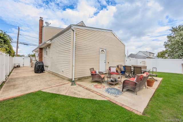 328 1st Avenue, Lindenhurst, NY 11757