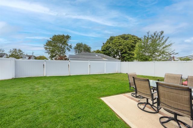 328 1st Avenue, Lindenhurst, NY 11757