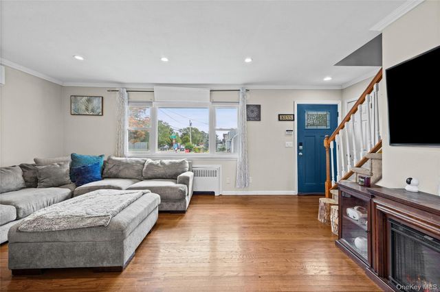 328 1st Avenue, Lindenhurst, NY 11757