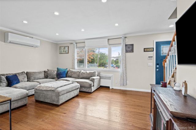 328 1st Avenue, Lindenhurst, NY 11757