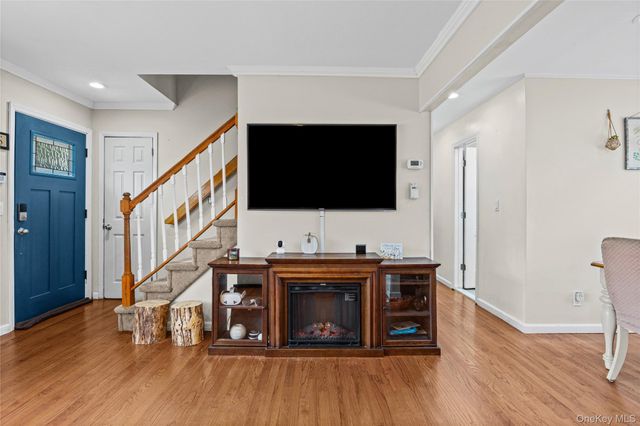 328 1st Avenue, Lindenhurst, NY 11757