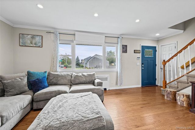 328 1st Avenue, Lindenhurst, NY 11757
