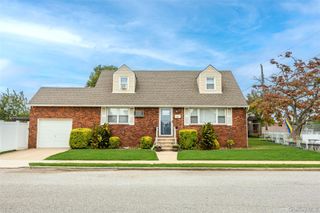 328 1st Avenue, Lindenhurst, NY 11757