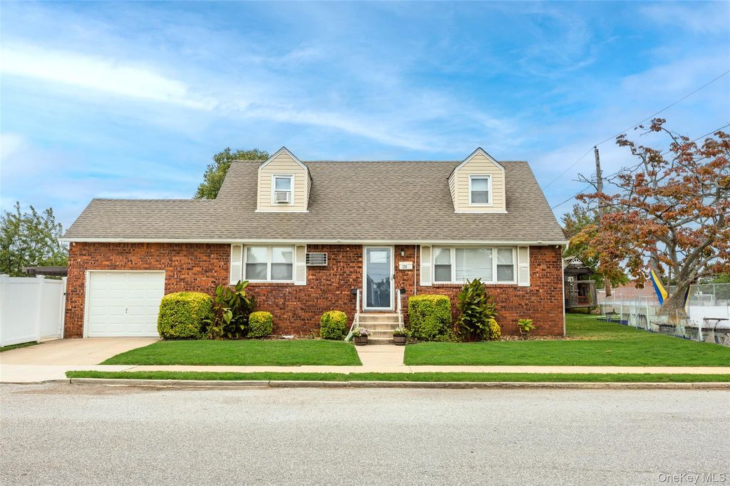 328 1st Avenue, Lindenhurst, NY 11757