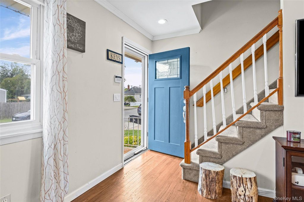328 1st Avenue, Lindenhurst, NY 11757 — photo 3
