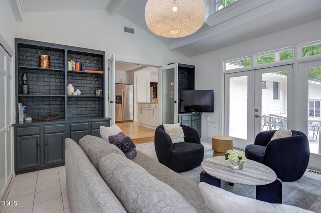 809 Tinkerbell Road, Chapel Hill, NC 27517