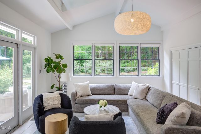 809 Tinkerbell Road, Chapel Hill, NC 27517