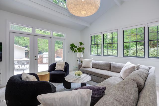 809 Tinkerbell Road, Chapel Hill, NC 27517
