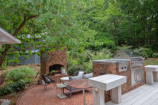 809 Tinkerbell Road, Chapel Hill, NC 27517