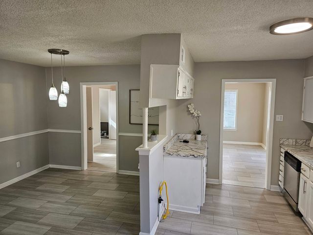 1485 IVY RD, Memphis, TN 38117