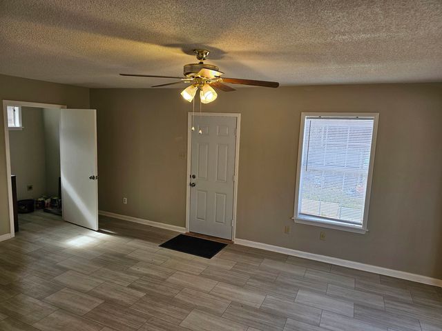 1485 IVY RD, Memphis, TN 38117