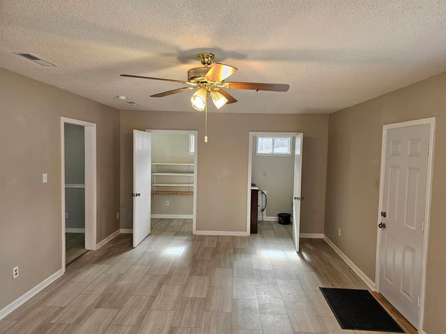 1485 IVY RD, Memphis, TN 38117