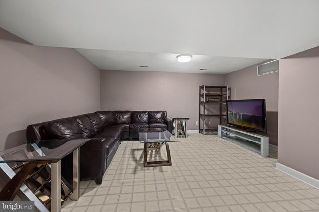 8 DEEP POWDER CT, Woodstock, MD 21163