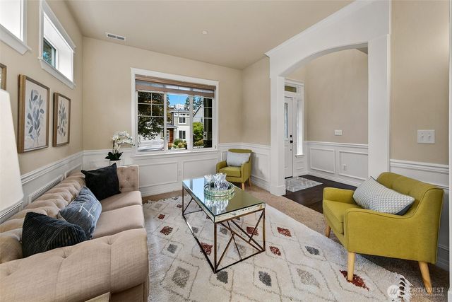 1528 211th Place NE, Sammamish, WA 98074