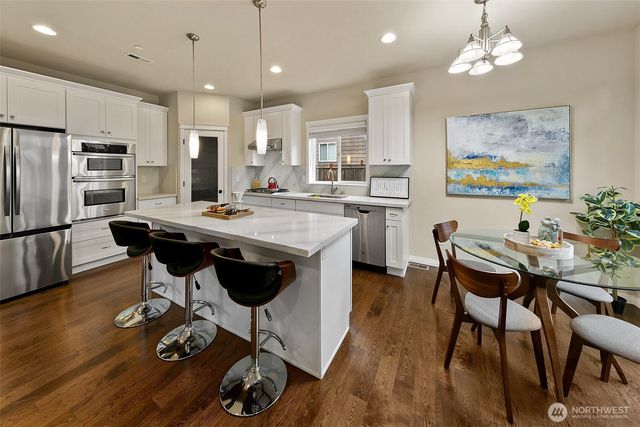 1528 211th Place NE, Sammamish, WA 98074