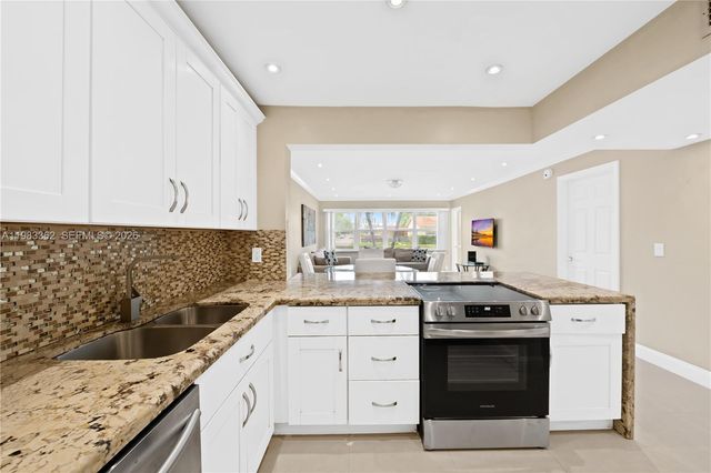 329 SE 3rd St 103S, Hallandale Beach, FL 33009