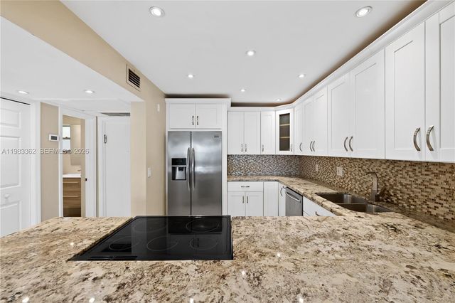 329 SE 3rd St 103S, Hallandale Beach, FL 33009