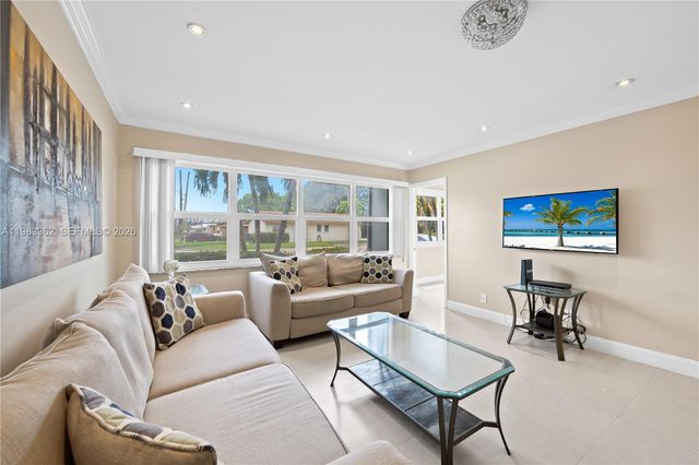 329 SE 3rd St 103S, Hallandale Beach, FL 33009