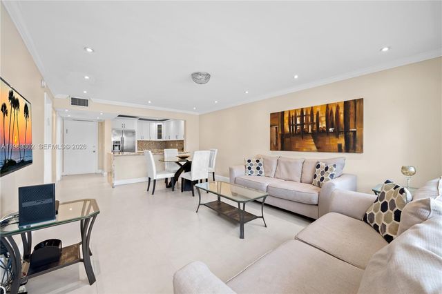 329 SE 3rd St 103S, Hallandale Beach, FL 33009