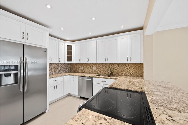 329 SE 3rd St 103S, Hallandale Beach, FL 33009