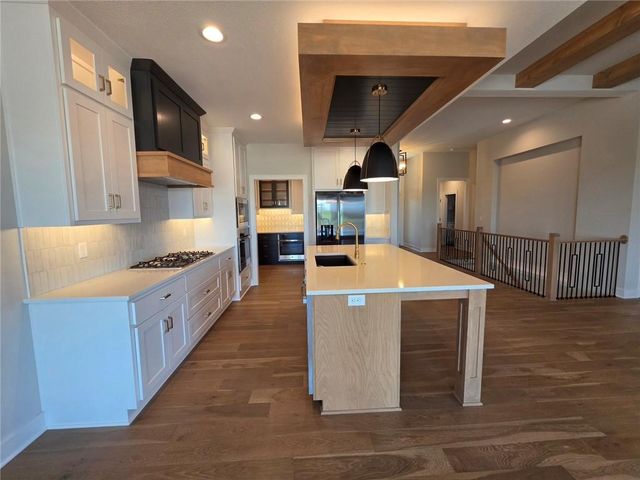 11275 S Gleason Road, Olathe, KS 66061