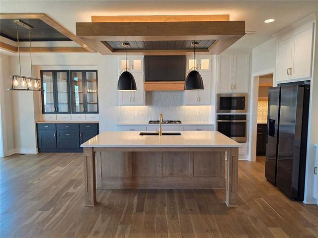 11275 S Gleason Road, Olathe, KS 66061