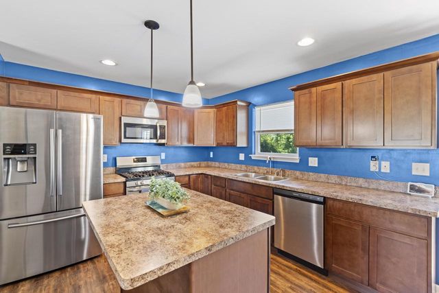 1423 E Longneedle LANE, Elkhorn, WI 53121