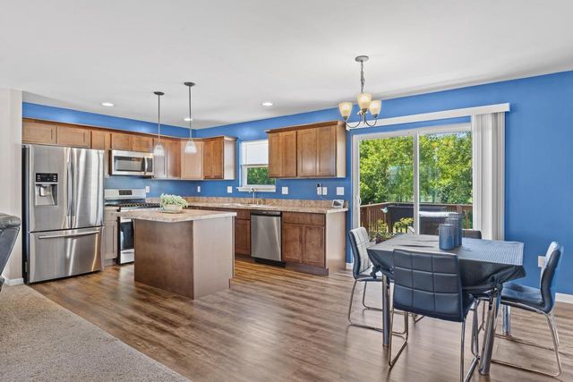 1423 E Longneedle LANE, Elkhorn, WI 53121