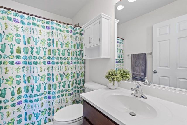 1423 E Longneedle LANE, Elkhorn, WI 53121
