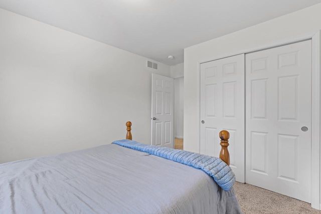 1423 E Longneedle LANE, Elkhorn, WI 53121