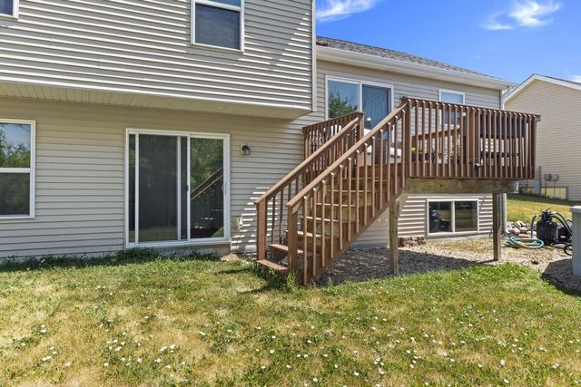 1423 E Longneedle LANE, Elkhorn, WI 53121