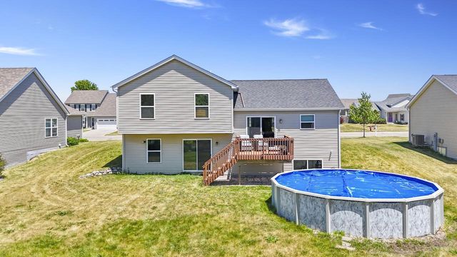 1423 E Longneedle LANE, Elkhorn, WI 53121