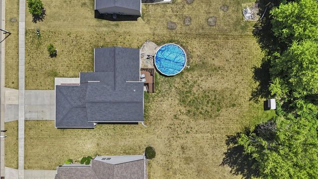1423 E Longneedle LANE, Elkhorn, WI 53121