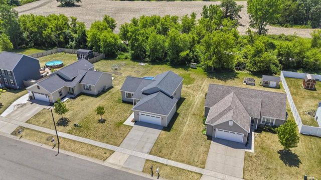 1423 E Longneedle LANE, Elkhorn, WI 53121
