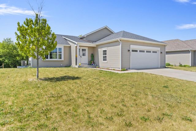 1423 E Longneedle LANE, Elkhorn, WI 53121