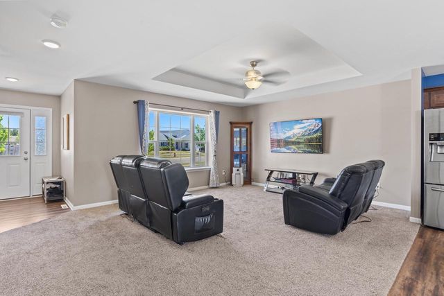 1423 E Longneedle LANE, Elkhorn, WI 53121