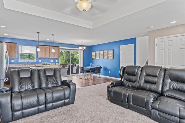 1423 E Longneedle LANE, Elkhorn, WI 53121
